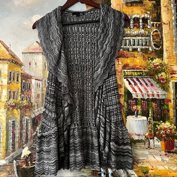 #57 Gray Slouchy Sleeveless Ruffle Shrug size medium EUC - Picture 1 of 6